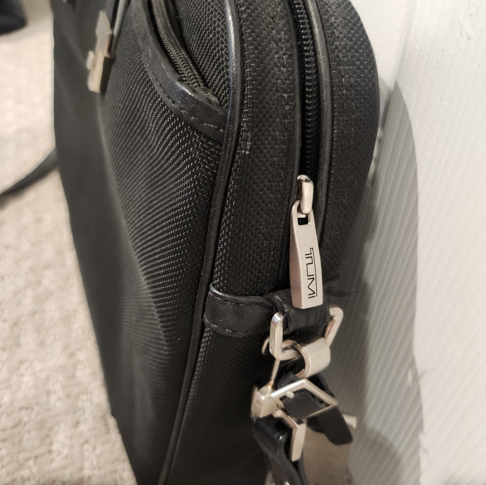 Tumi briefcase - Picture 3 of 5